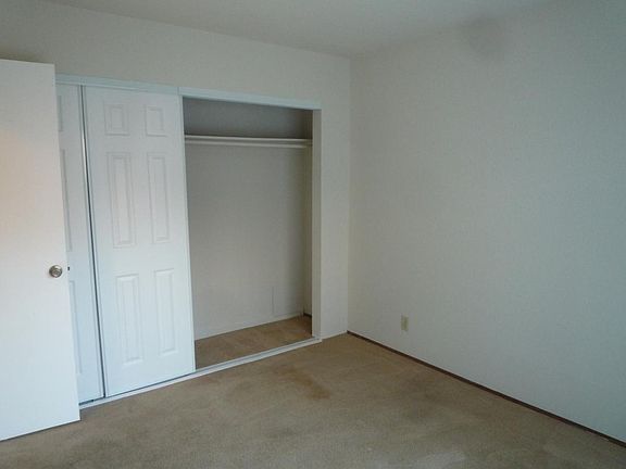 Bd 2-full wall closet