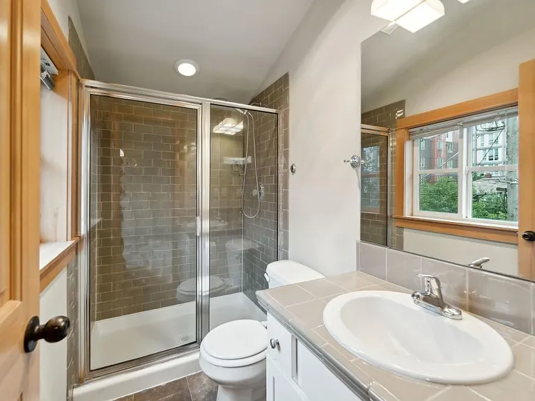 825 NE 67th St #A — Photo 22