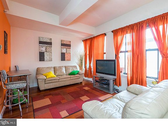 2nd image of 1500 Chestnut St APT 18I