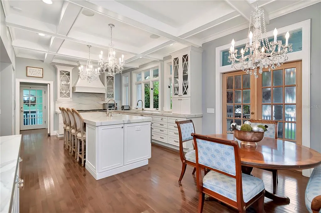 5 bed, 6.5 bath, 5874 sqft, $24,000 — Photo 2