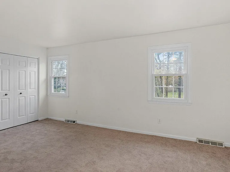 169 Williamsburg Ct — Photo 14