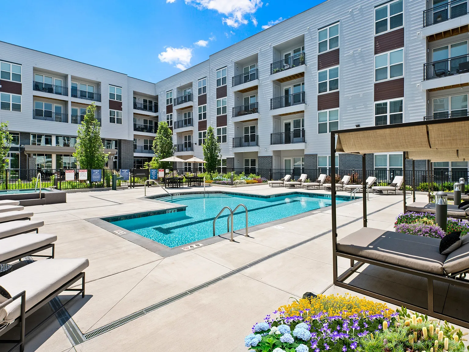 Everleigh Vernon Hills 55+ Active Adult Apartments — Photo 3