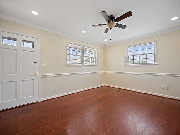 4th image of 216 Blair Ave
