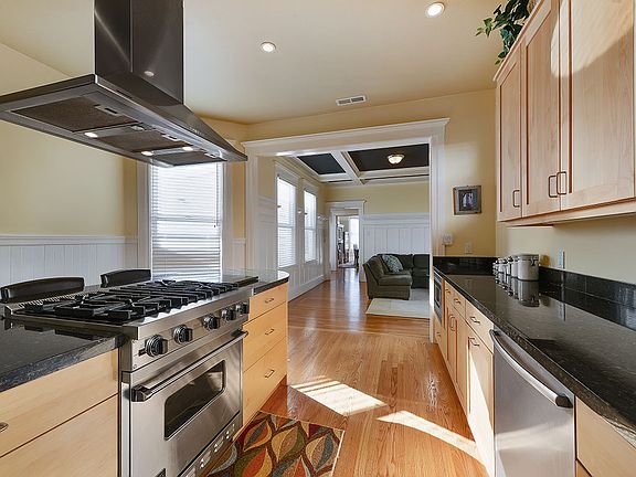 5th image of 1520 Larkin St
