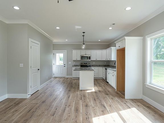 4th image of 405 Kirby Drive Southeast Dr