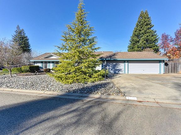 3rd image of 1499 Pemberton Way