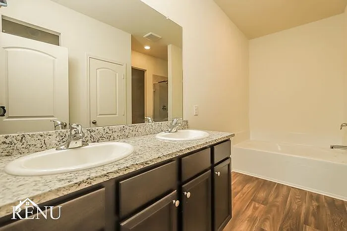 11002 Chatham Ct — Photo 10