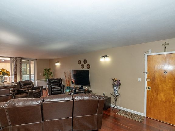 4th image of 704-712 N Broad St #3C