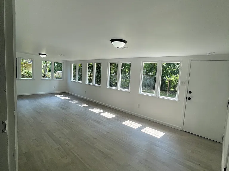 flex/sunroom (fully air conditioned)