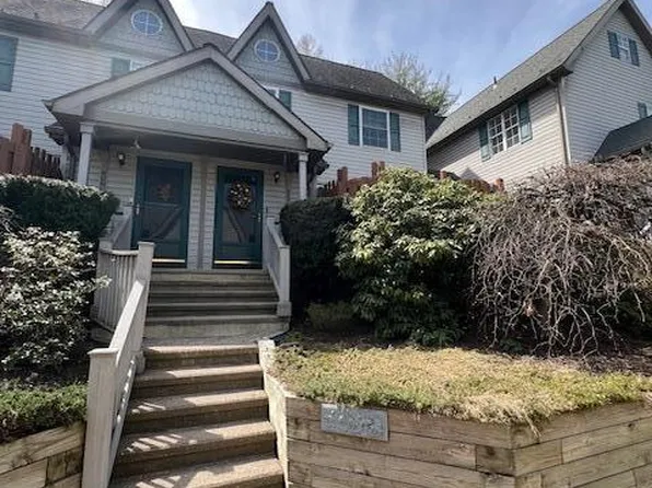 405 Walnut Grove Rd, East Stroudsburg, PA 18301