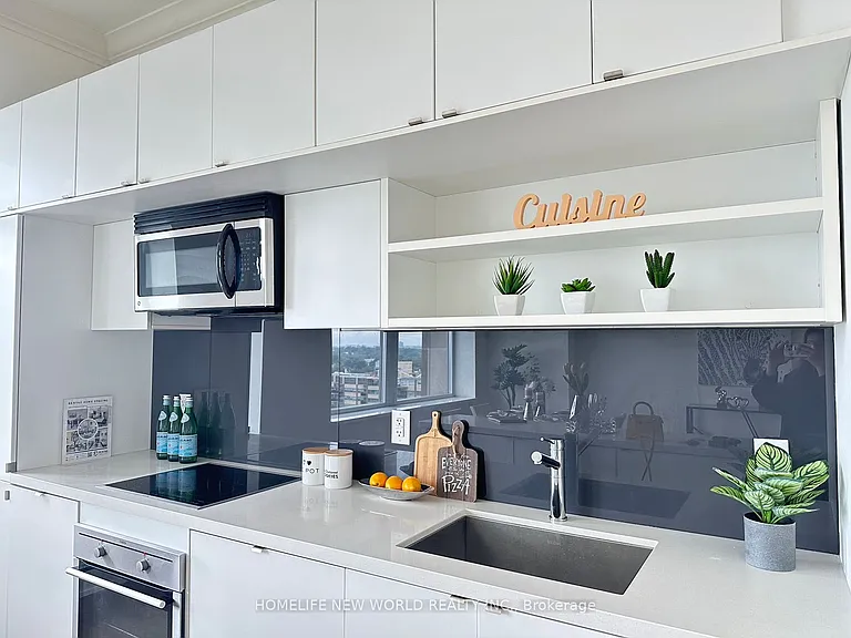 111 Saint Clair Ave W #1421 — Photo 3