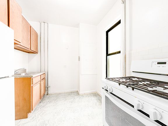 4th image of 3086 32nd St APT 16