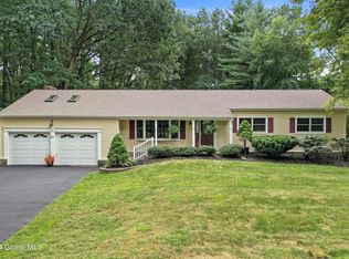 21 Valencia Ln, Clifton Park, NY 12065