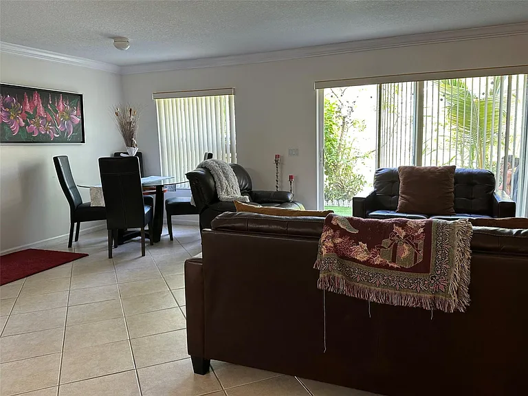 4460 Crystal Lake Dr — Photo 11