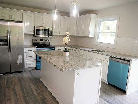 2nd image of 2 Cobb Ln