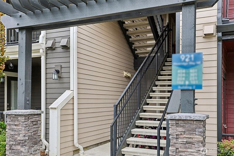 3rd image of 921 Westridge Way NE #304