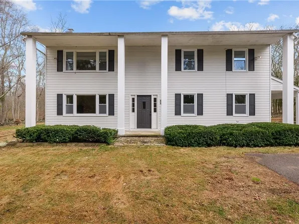 215 Tomaquag Rd, Ashaway, RI 02804