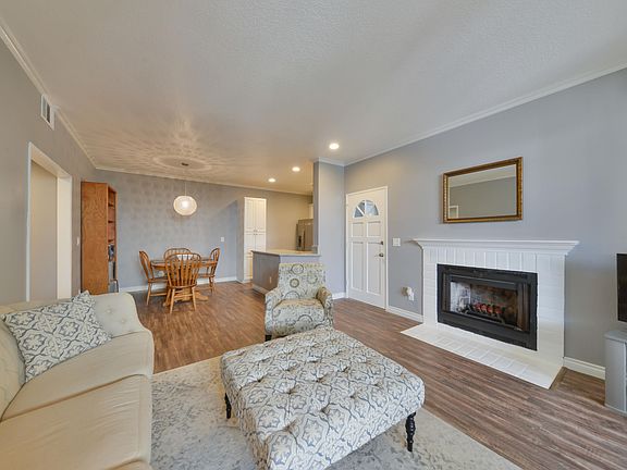 2nd image of 2402 Pleasant Way Unit C