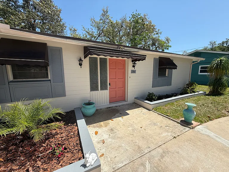 791 Lindenwood Cir E — Photo 3