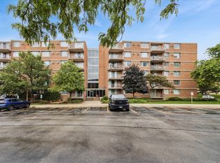 2211 S Stewart Ave APT 6D, Lombard, IL 60148