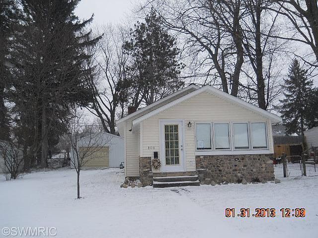 1st image of 104 S Peach Ave