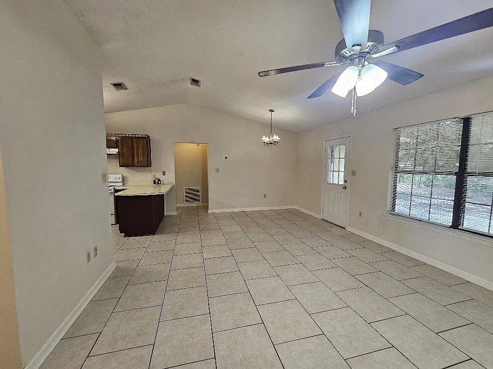 3 bed, 1300 sqft, $1,720 — Photo 4