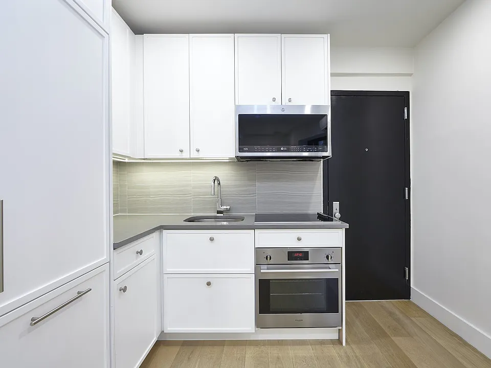 236 W 10th St #6