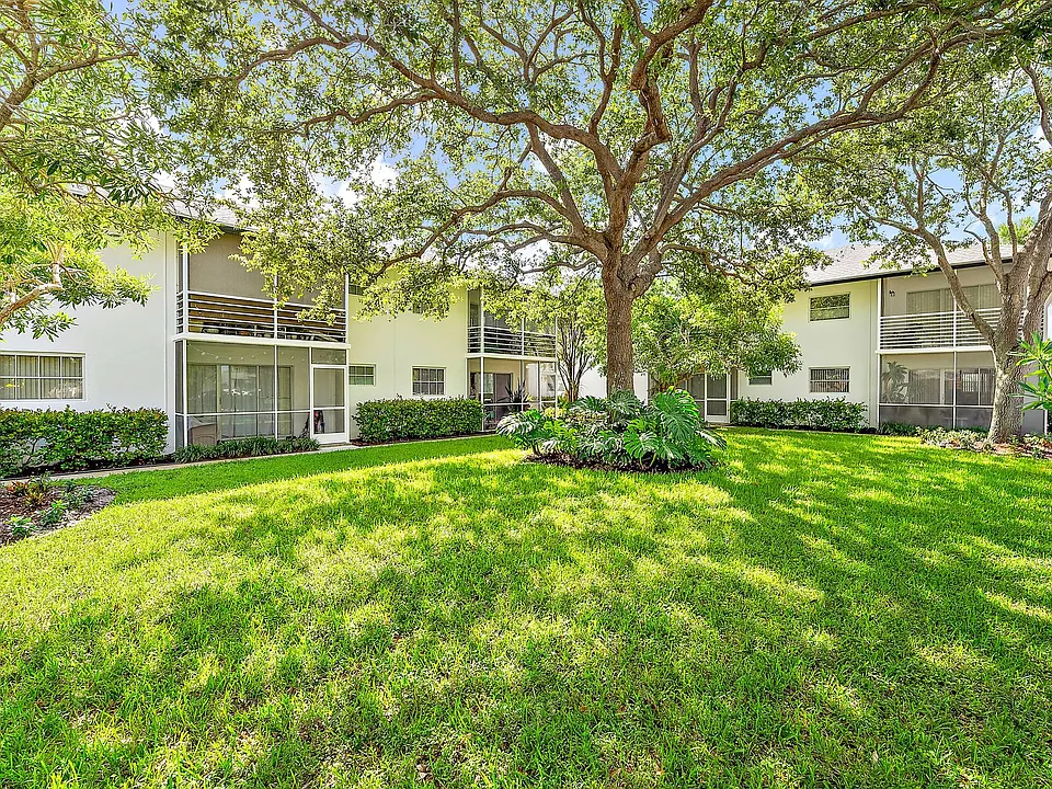 Ocean House - 360 Fiesta Ave Jupiter, FL 33469