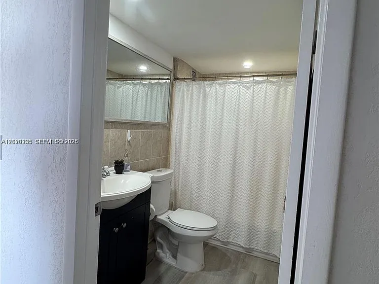 2000 NE 135th St #609 — Photo 10
