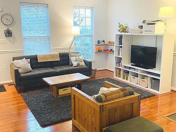2nd image of 455 Pearlbush Sq NE