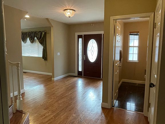 4th image of 7707 Seeber Ct