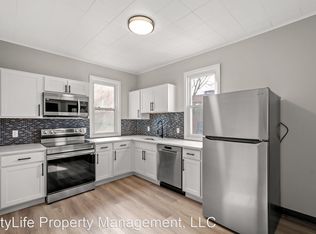 1415 Pine Way, Coraopolis, PA 15108