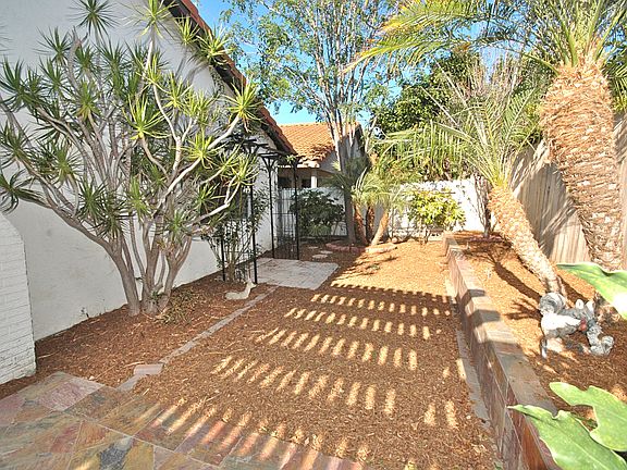 3rd image of 4859 Palmetto Dr