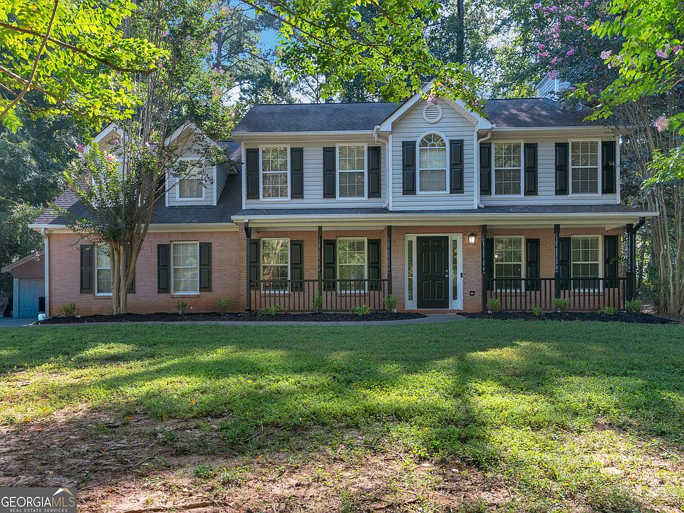 1st image of 112 Crown Oaks Dr
