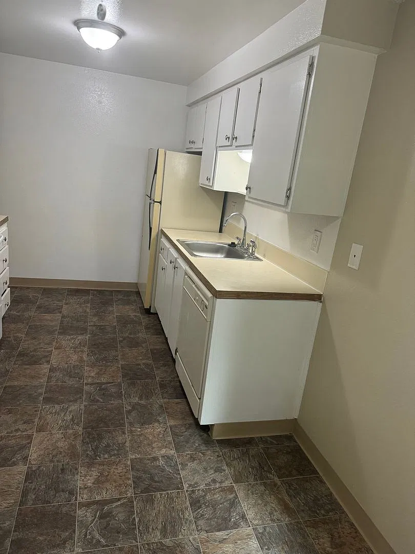 La Vista Apartments — Photo 2