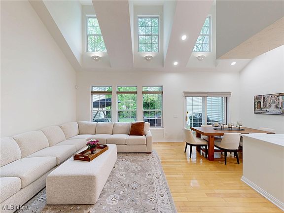 5th image of 5616 S Greenway Ct APT D