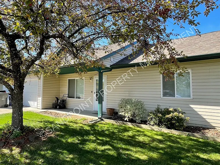 1305 Huckleberry Ave — Photo 4