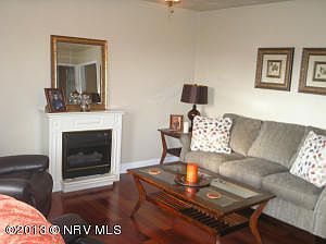 2nd image of 215 Walnut Dr