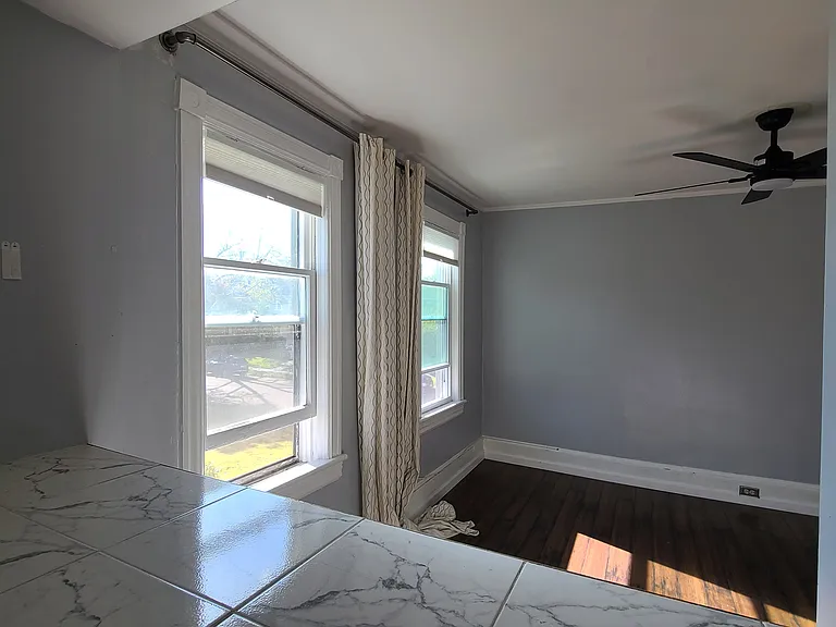 219 Virginia Ave #B — Photo 3