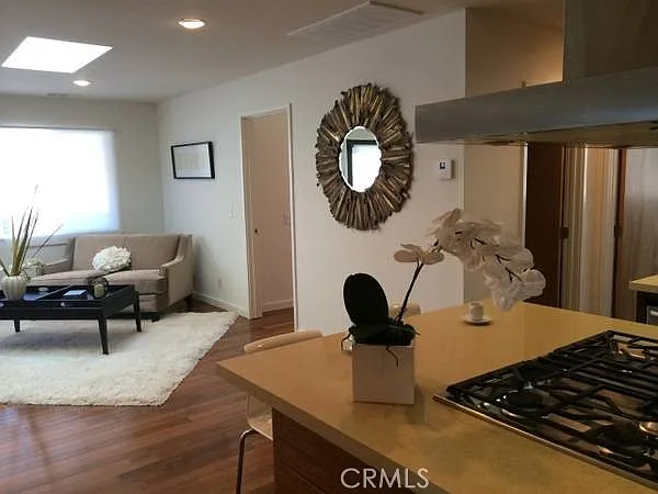 2 bed, 2.0 bath, 1200 sqft, $5,250 — Photo 4