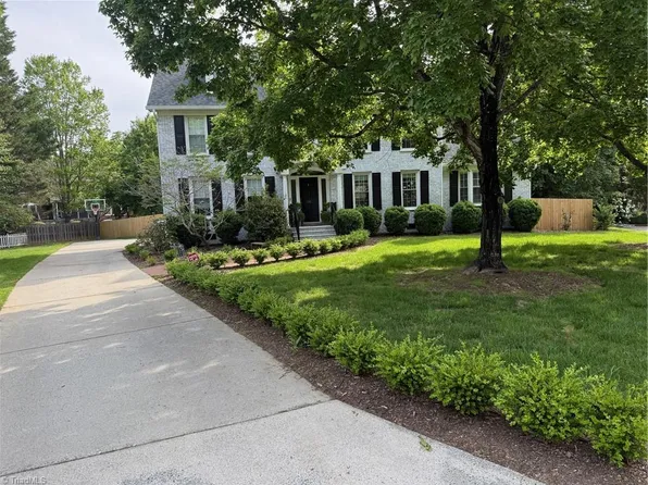 10 Hobbs Pl, Greensboro, NC 27403