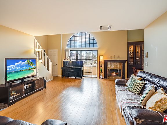 2nd image of 3910 Moore St APT 201