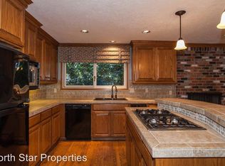 1415 Horseshoe Curv, Lake Oswego, OR 97034