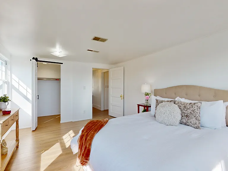 713 N Broadway St — Photo 10