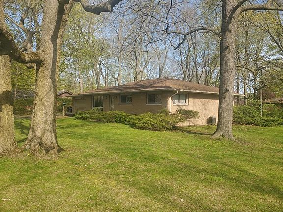 3rd image of 3827 Elm Dr