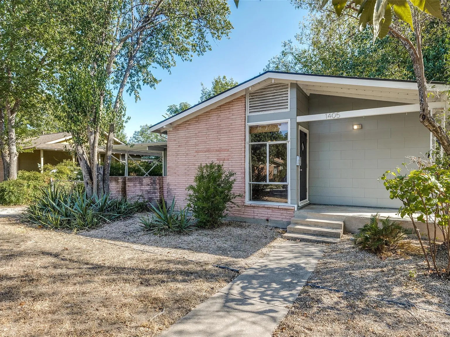 3 bed, 2.0 bath, 1112 sqft, $2,400 — Photo 3