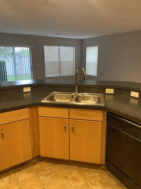 1032 Chalcedony Street — Photo 4