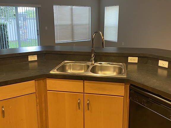 4th image of 1032 Chalcedony St