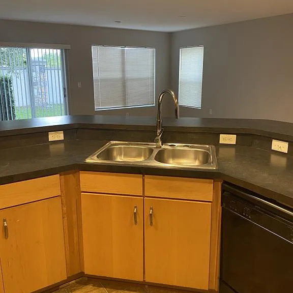 1032 Chalcedony St — Photo 4