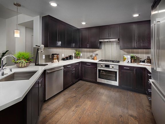 2nd image of 657 Walnut St #315